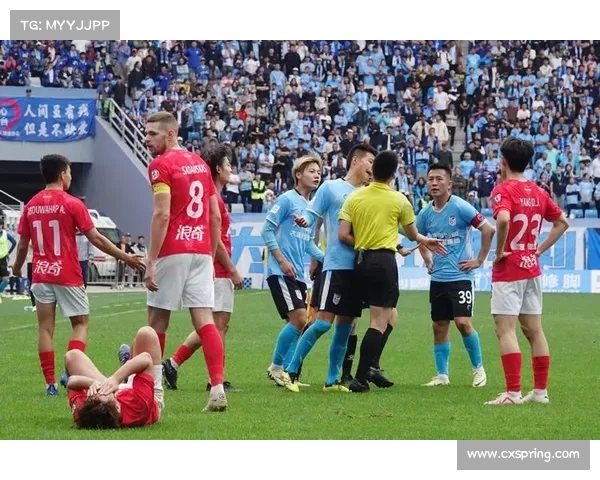 国安再起风波前国脚拒绝谢场遭球迷怒骂竖中指鼓掌回应 国安再起风波前国脚拒绝谢场遭球迷怒骂竖中指鼓掌回应